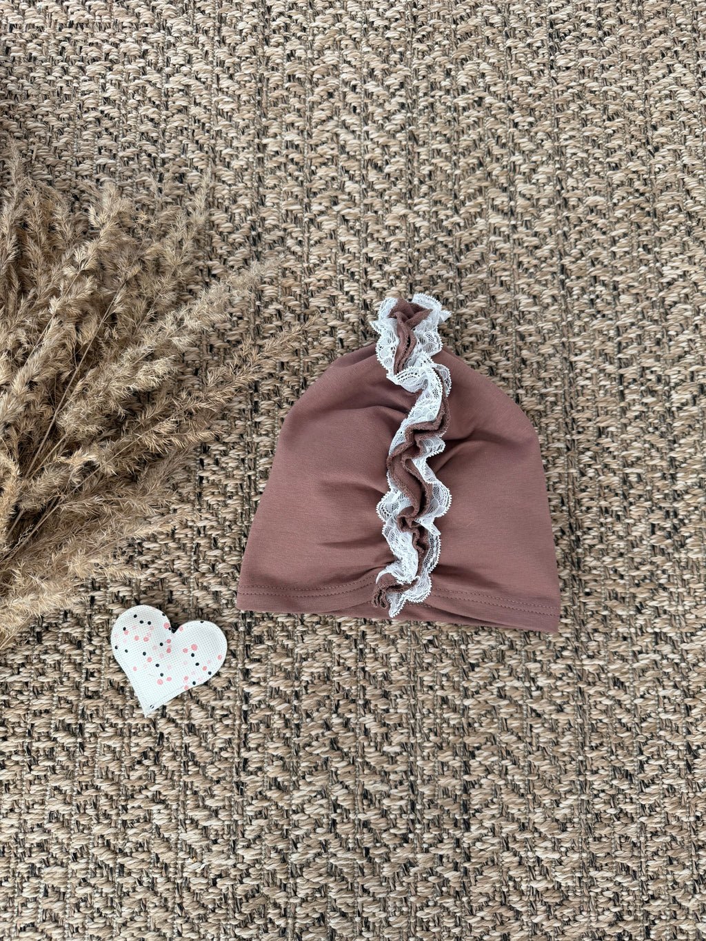 Brązowy turban z koronką